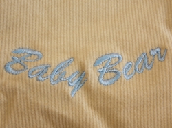 Výšivka na kojeneckých zateplených kalhotek pro kluky