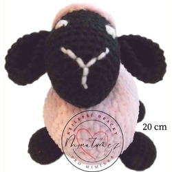 Háčkované hračky pro miminko - černo růžová ovečka Boubelka